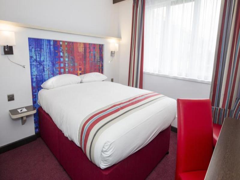 Отель Ramada Милтон-Кейнс Экстерьер фото