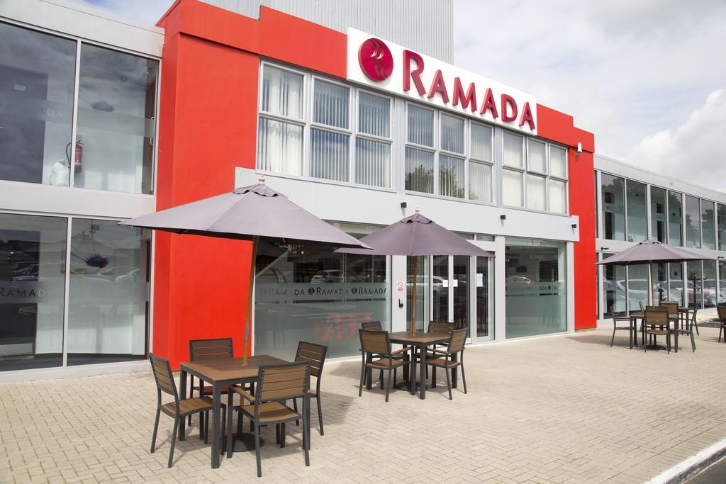 Отель Ramada Милтон-Кейнс Экстерьер фото
