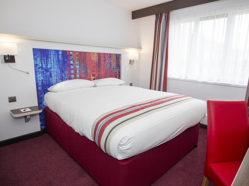Отель Ramada Милтон-Кейнс Экстерьер фото