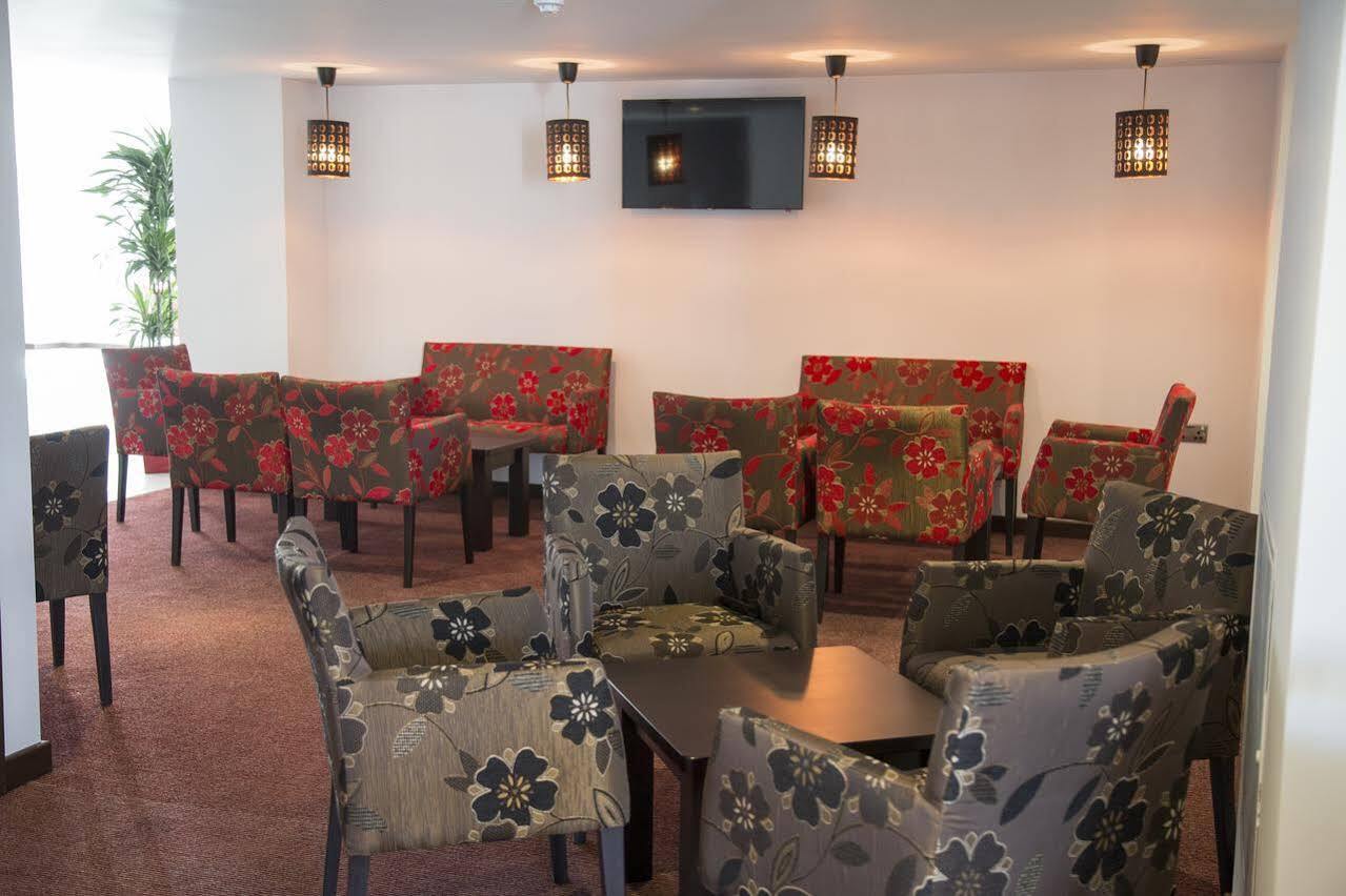 Отель Ramada Милтон-Кейнс Экстерьер фото