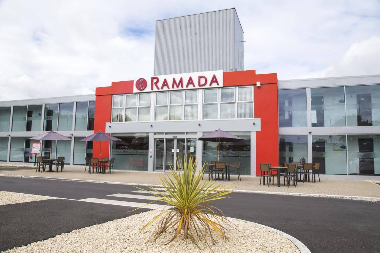 Отель Ramada Милтон-Кейнс Экстерьер фото